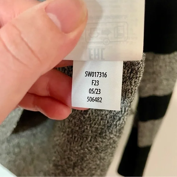 Smartwool Women's Edgewood V-Neck Sweater Black and Grey Size Small - Picture 9 of 9